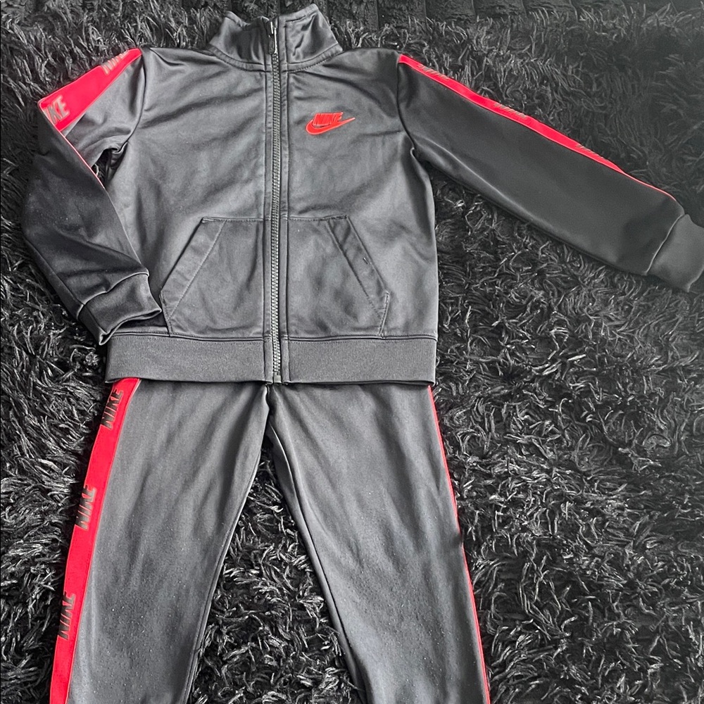 Nike Kids Matching Set in Black and Red